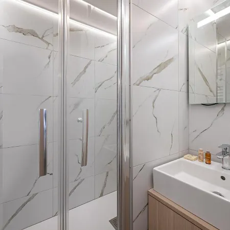 Appartement Rénové Au Centre De 1850, Proche Des Pistes Et Commerces - Fr-1-564-80 *